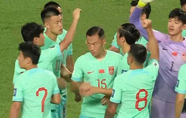 中国男足vs泰国男足董路